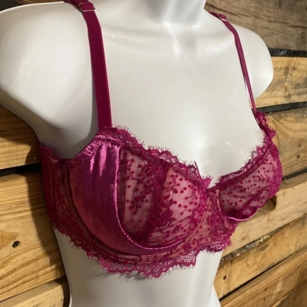Victoria’s Secret Dream Angels Push Up Unlined Bra Size 32E (DD)‎